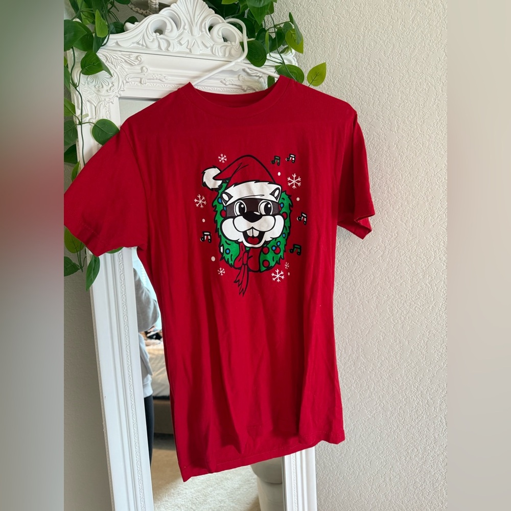 Buc-ee’s Christmas shirt - women’s medium
